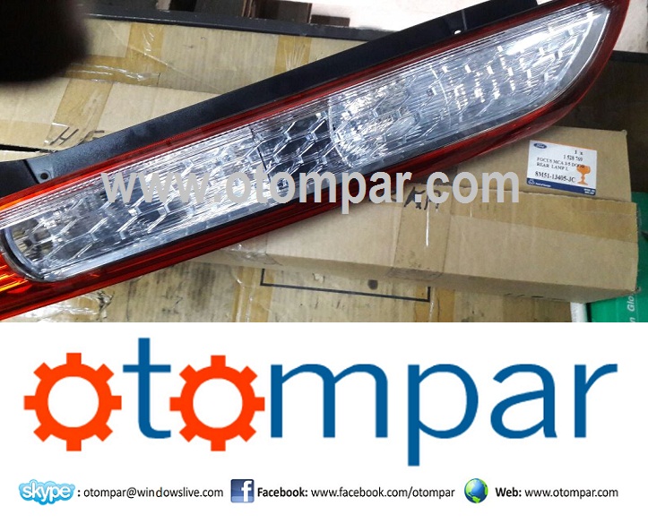 Ford Focus Hatchback Original Left Stop Light 8M51 13405 JC